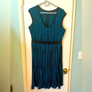 Turquoise/black dress size large